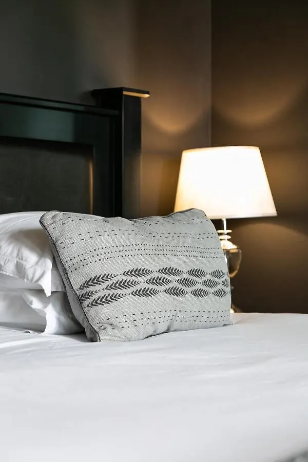#1701 Cartwright - Dark Glamour Cape Town Apartment